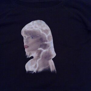 Taylor Swift 1989 Officially licensed Out of the Woods Sweatshirt size XL Black